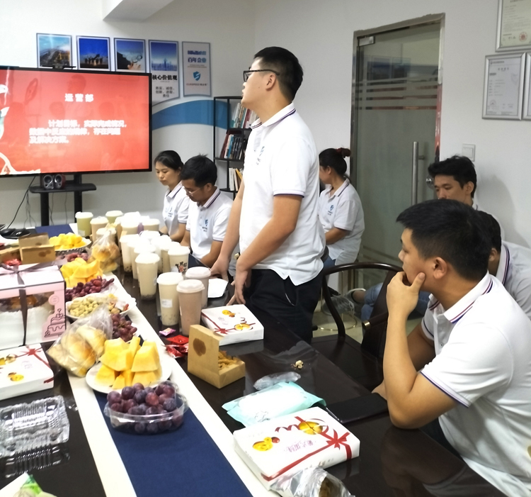 芭乐视频APP黄在线科技召开9月份总结会暨生日会