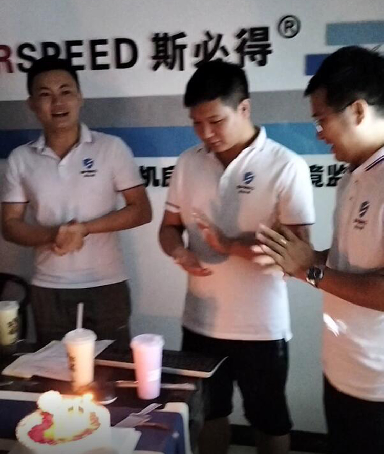 芭乐视频APP黄在线科技召开9月份总结会暨生日会