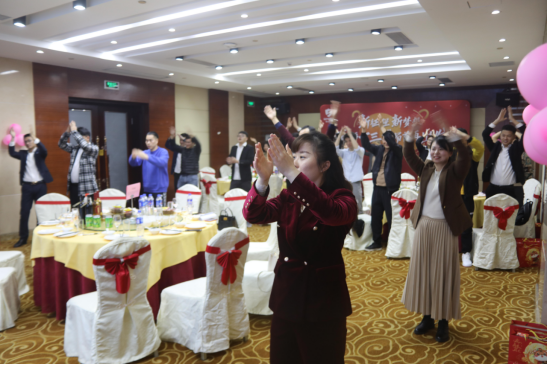 共庆吉年，共扬风帆| 芭乐视频APP黄在线公司2022迎春年会隆重举办